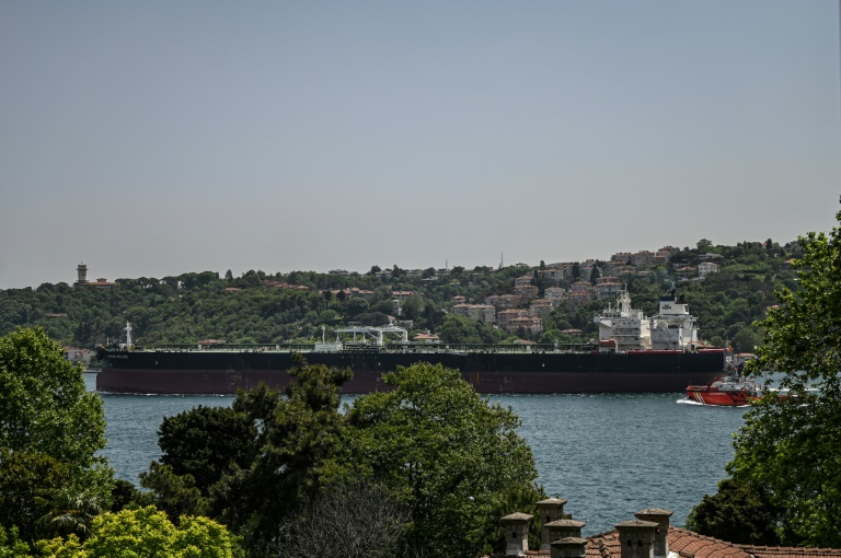 The number of vessels in the Bosphorus remains at the pre-war level, experts say