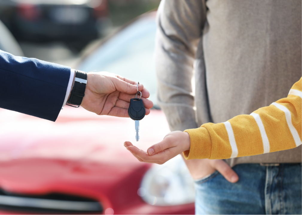 As vehicle prices hover at historic highs, Experian looked at how differences in the number of auto loans and payment delays vary across generations.