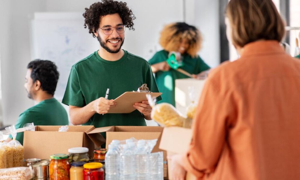 Pyn compiled a list of 10 ideas for community service projects that companies, organizations, and other groups could do together to bond while helping give back to their communities.  