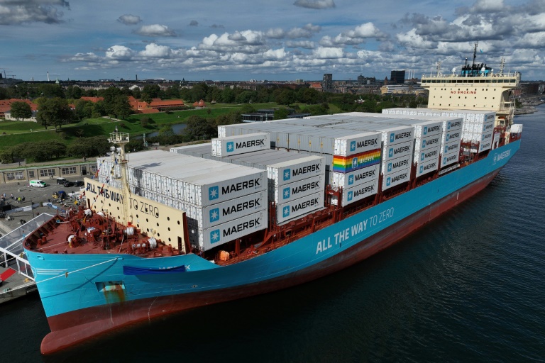 Maersk says the Laura will help reduce its CO2 emissions by 100 tonnes a day, compared to the same vessel running on fuel oil