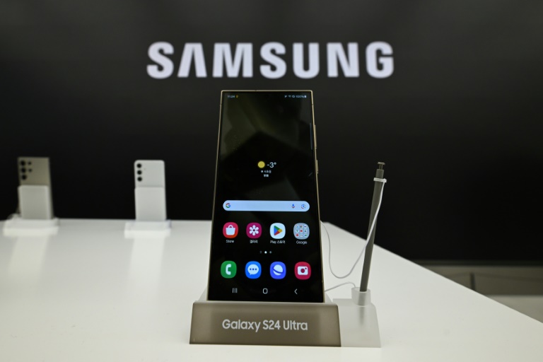 Smartphone market tracker International Data Corporation expects Samsung and Apple will continue to dominate when it comes to high-end smartphones but that pressure will increase from Chinese rivals making more budget priced handsets